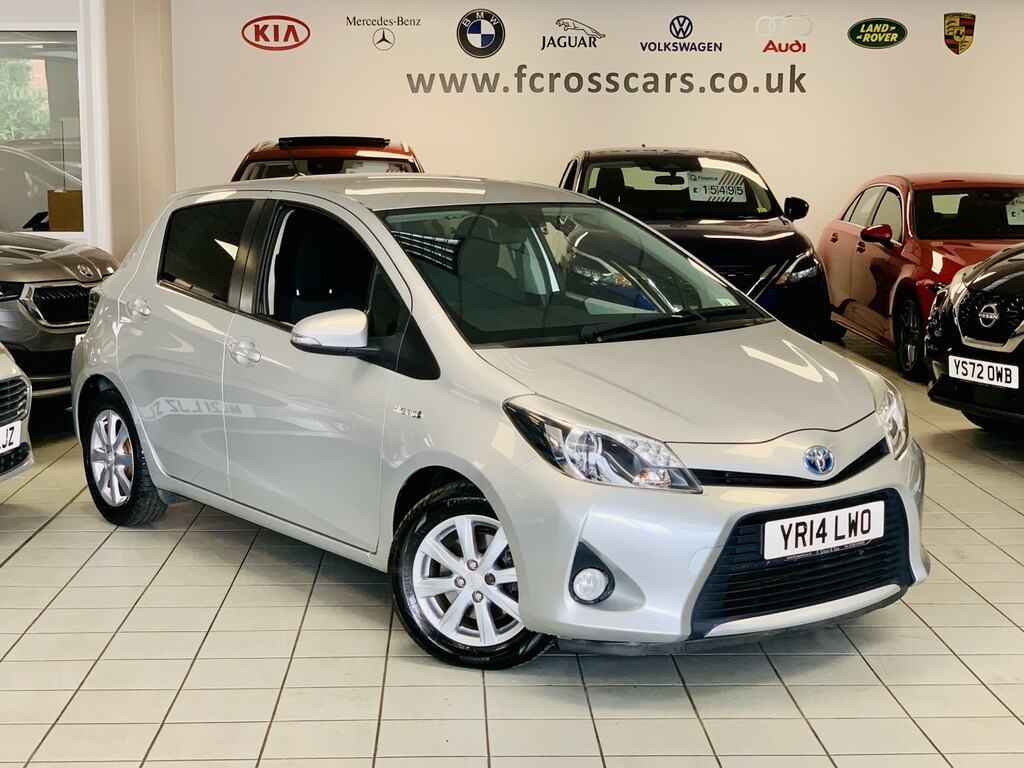 Toyota Yaris Hatchback 1.5 Vvt-h Icon Plus 201414 Silver