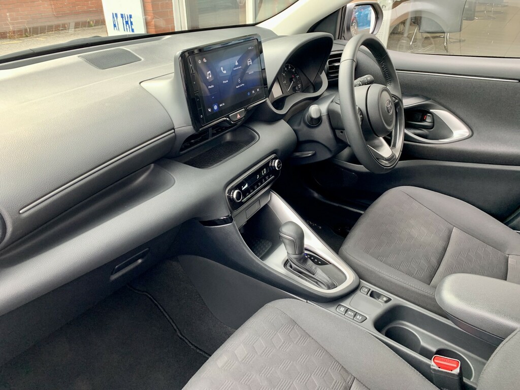 Toyota Yaris Cross 1.5 Vvt-h Icon White #2