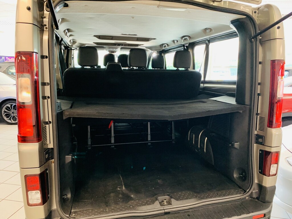 Renault Trafic Lwb Twin Wheelchair Capacity 5 Seat Wheelchair Acc Silver #9