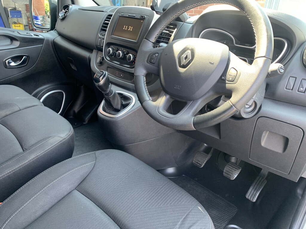 Renault Trafic Lwb Twin Wheelchair Capacity 5 Seat Wheelchair Acc Silver #12