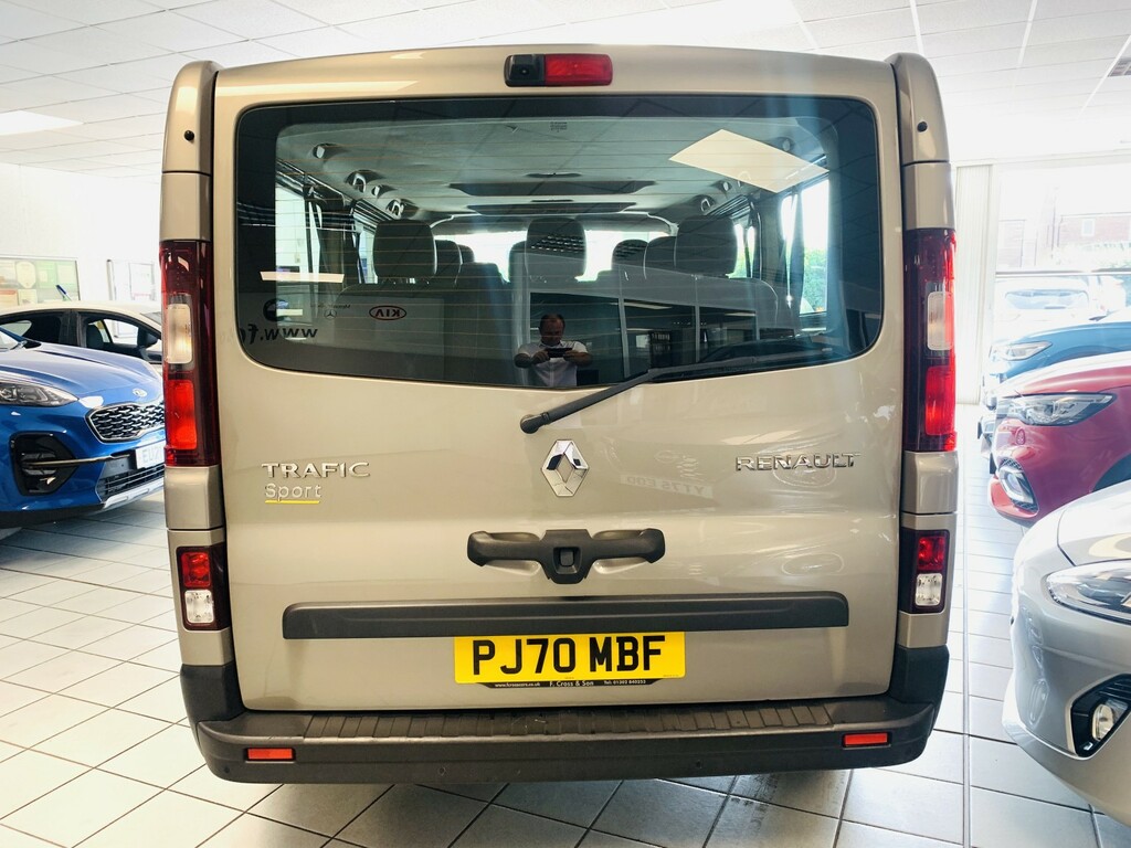 Renault Trafic Lwb Twin Wheelchair Capacity 5 Seat Wheelchair Acc Silver #8