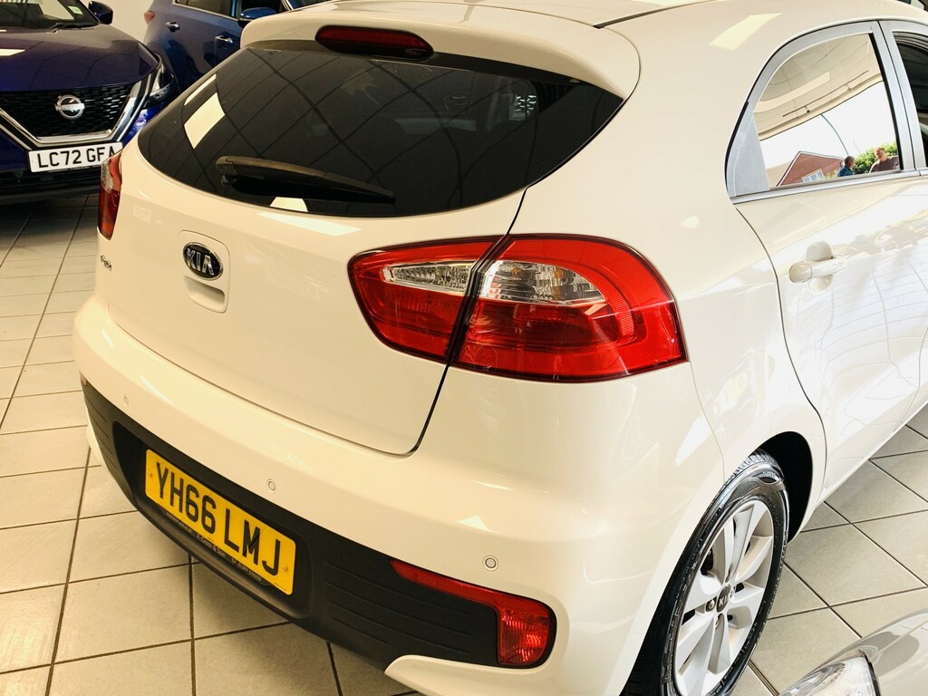 Kia RIO 1.3 Sr7 White #6