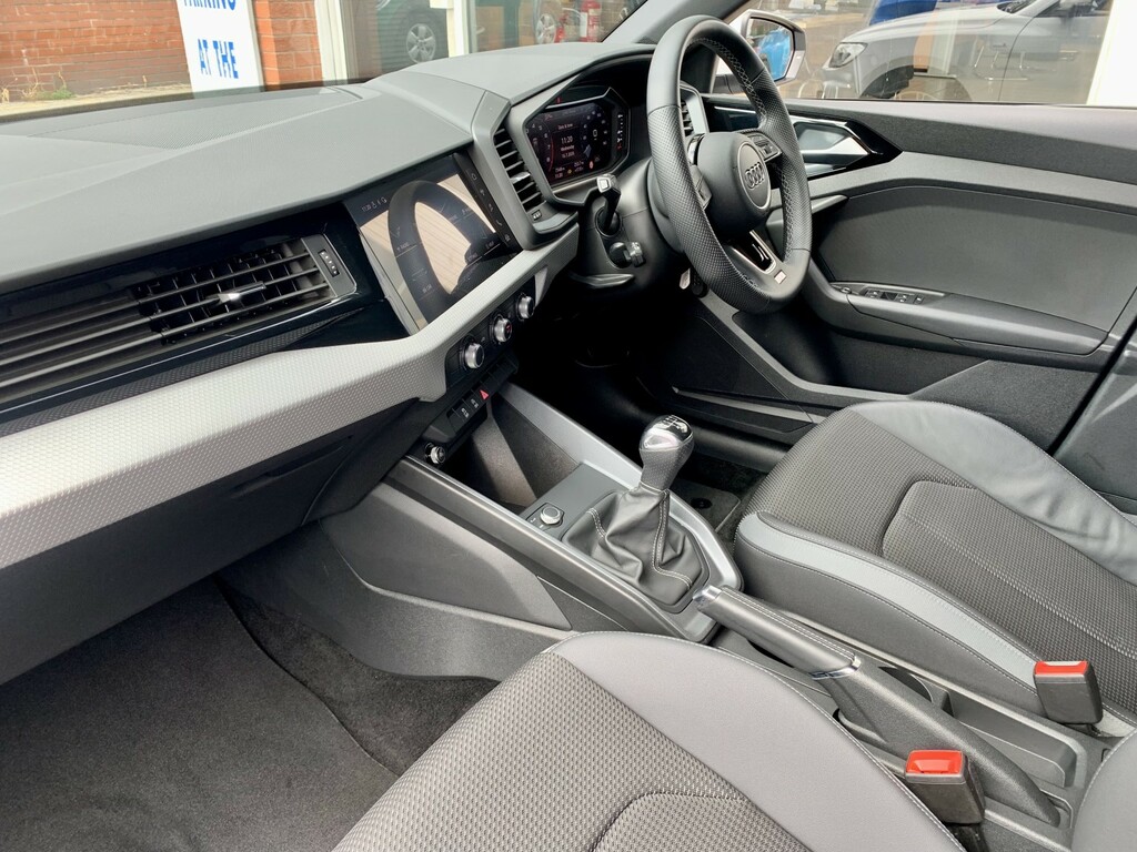 Audi A1 1.0 Tfsi 25 S Line White #2