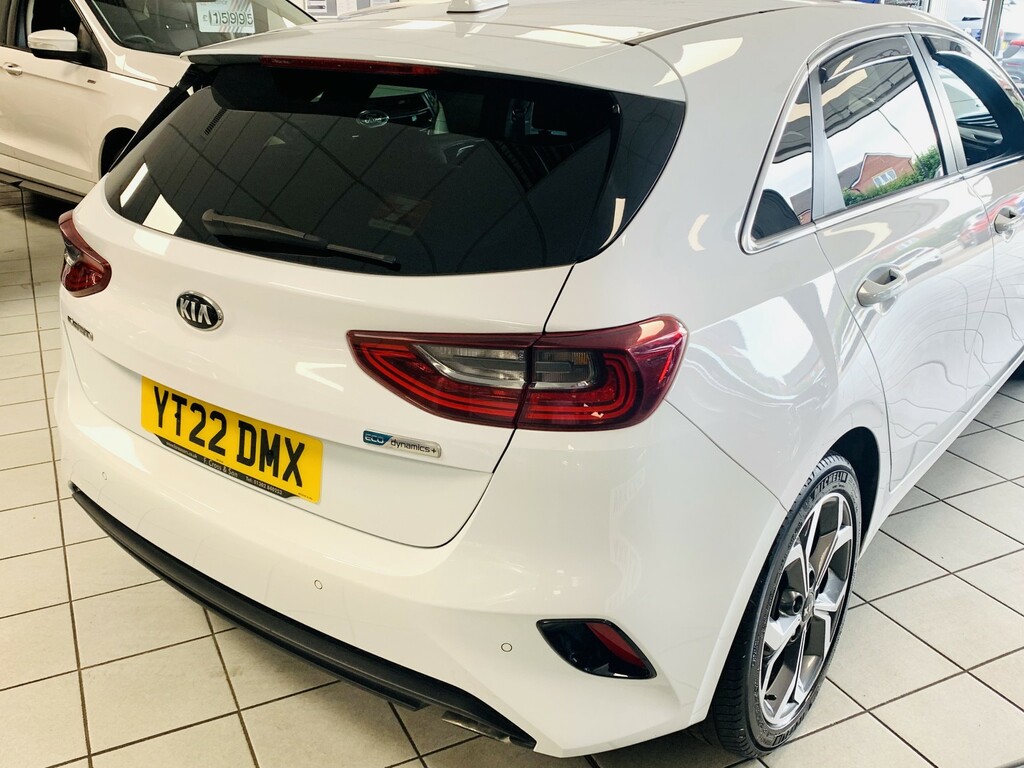 Kia Ceed 1.6 Crdi Mhev 3 White #5
