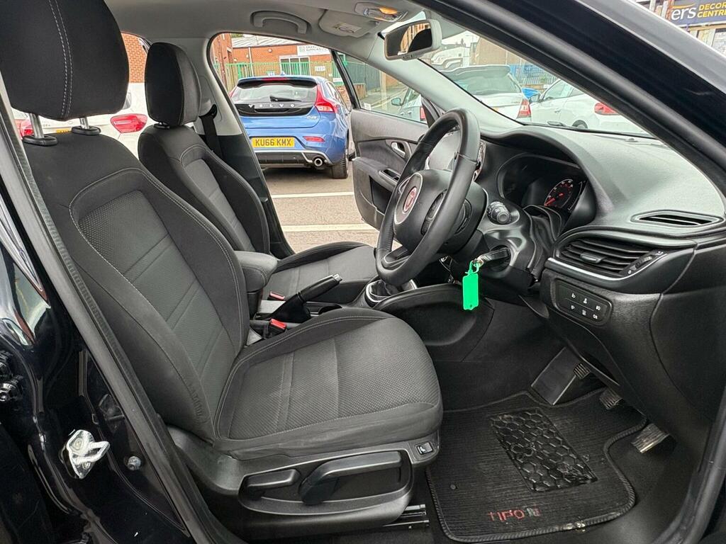 Fiat Tipo Hatchback 1.3 Multijetii Lounge Euro 6 Ss Black #5