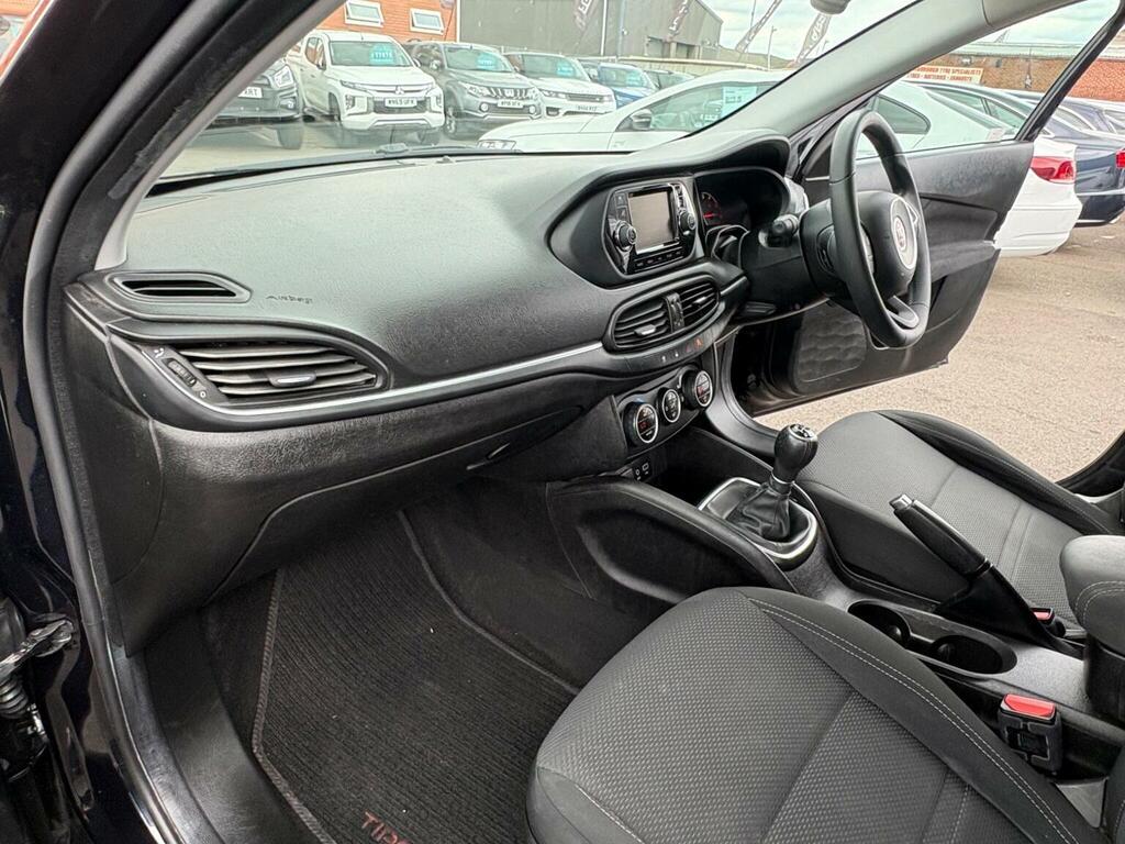 Fiat Tipo Hatchback 1.3 Multijetii Lounge Euro 6 Ss Black #4