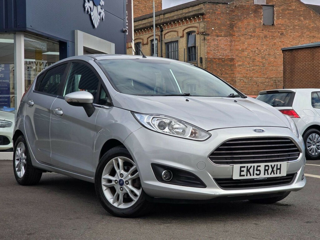 Ford Fiesta Hatchback 1.25 Zetec Euro 5 201515 Silver