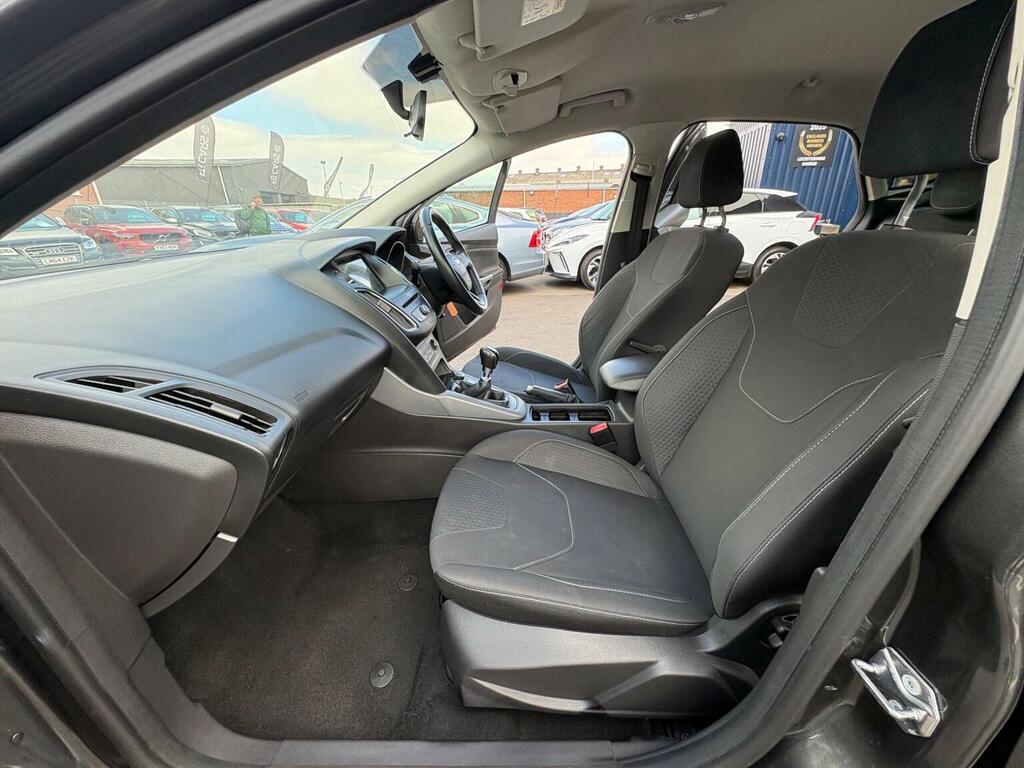 Ford Focus Hatchback 1.5 Tdci Zetec Edition Euro 6 Ss EK17TWJ Grey #5