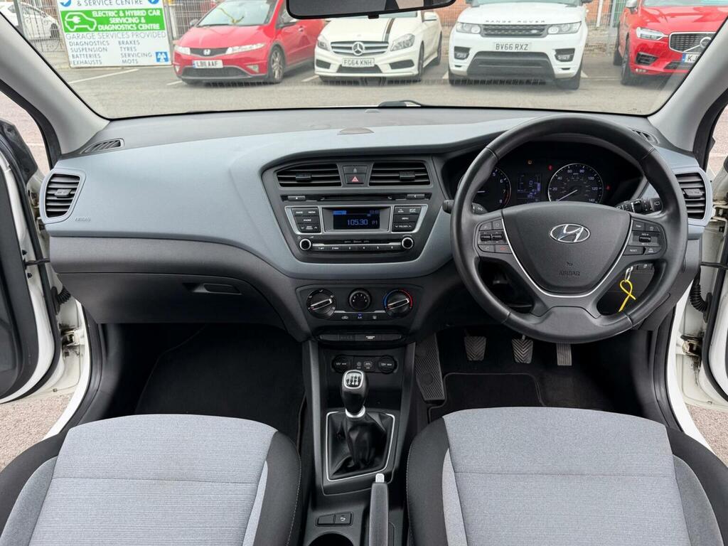 Hyundai I20 Hatchback 1.2 Blue Drive Se Euro 6 Ss 2015 NG64UHM White