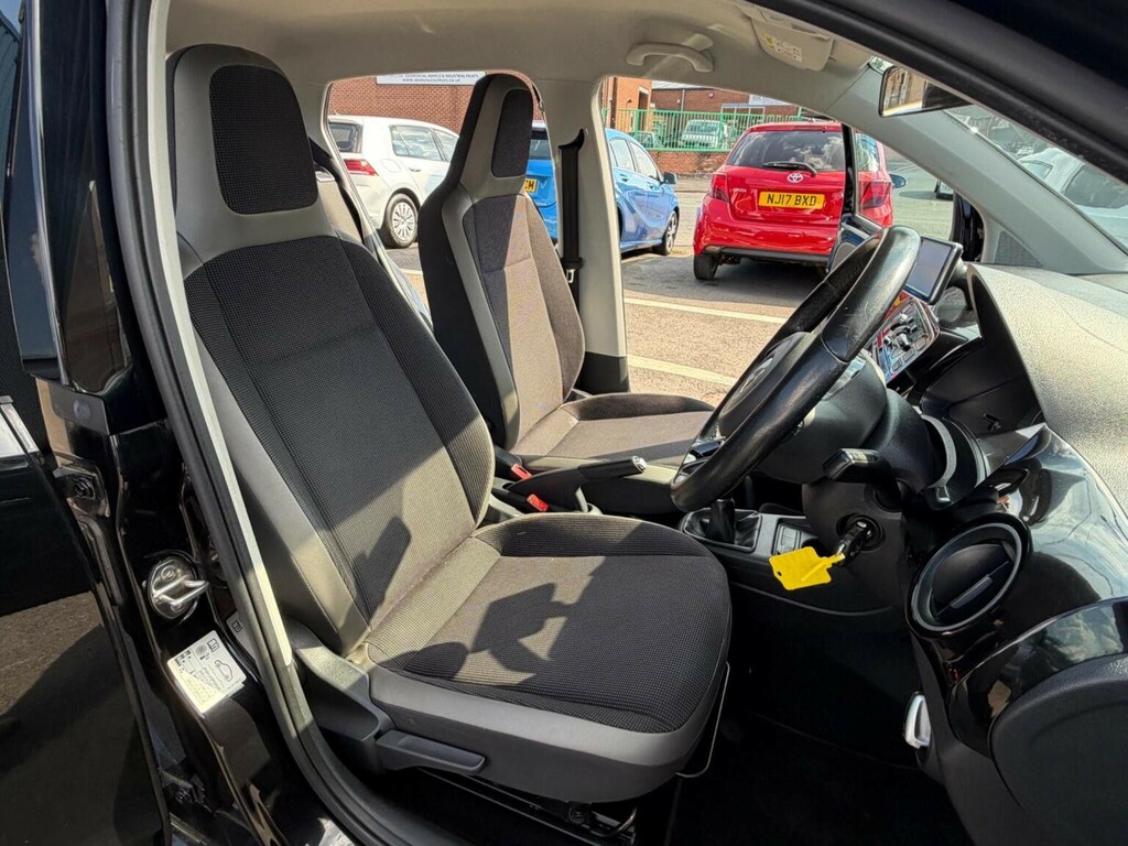 Volkswagen Up 1.0 Club Up 3X Services, Sat Nav 20 Road Tax Black #8