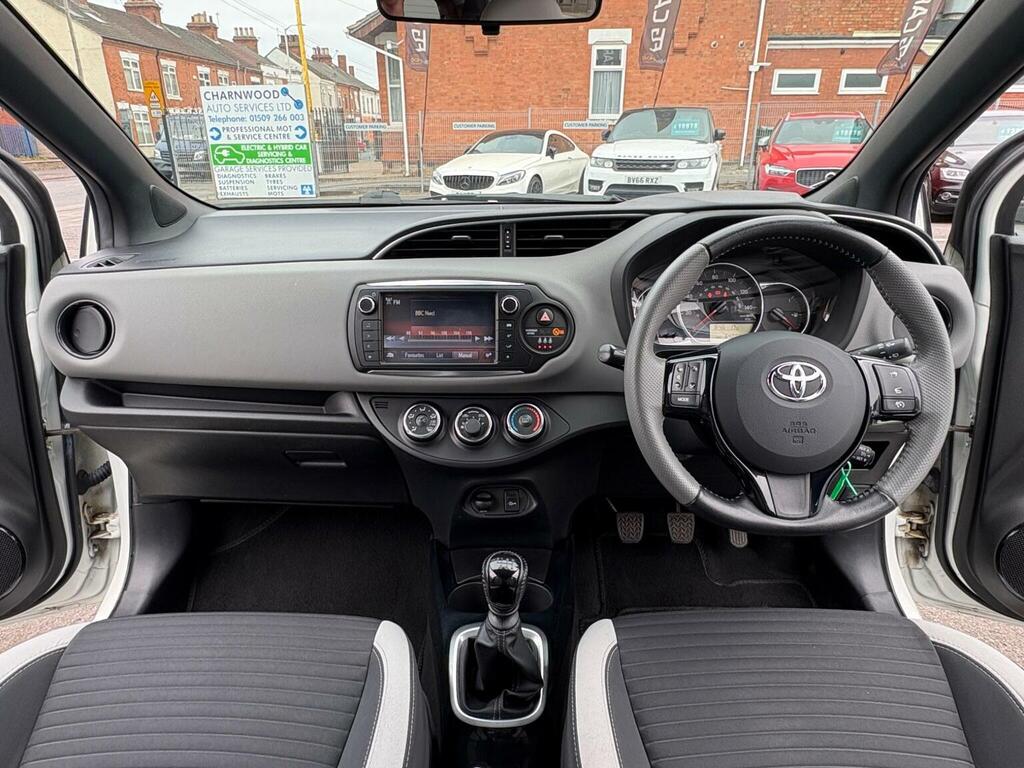Toyota Yaris Hatchback 1.33 Dual Vvt-i Design Euro 6 2016 SE16RJV White #2