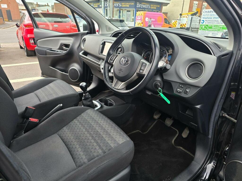 Toyota Yaris 1.33 Dual Vvt-i Icon Euro 6 Black #3