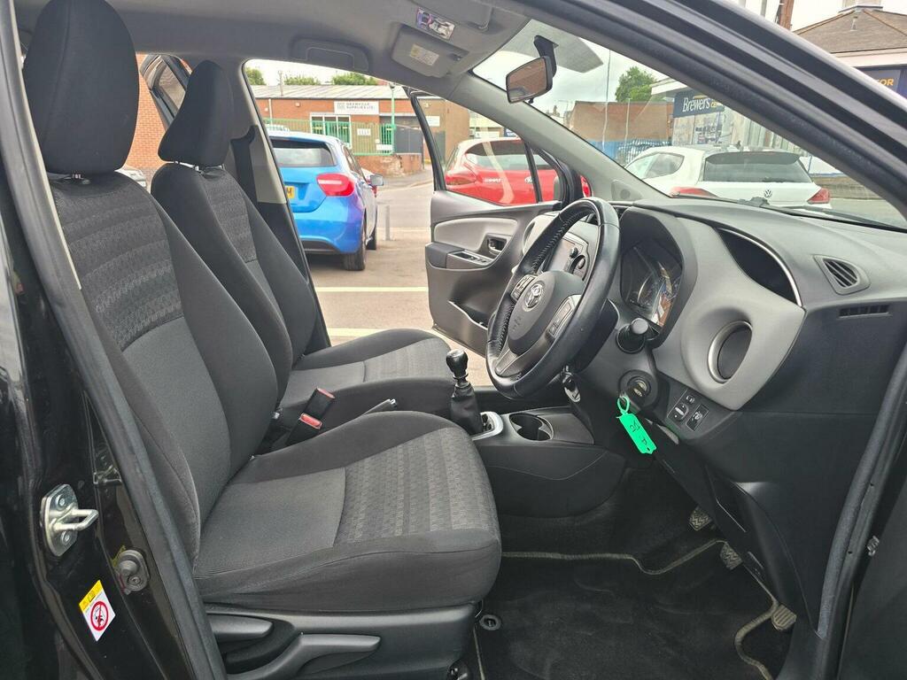 Toyota Yaris Hatchback White #16