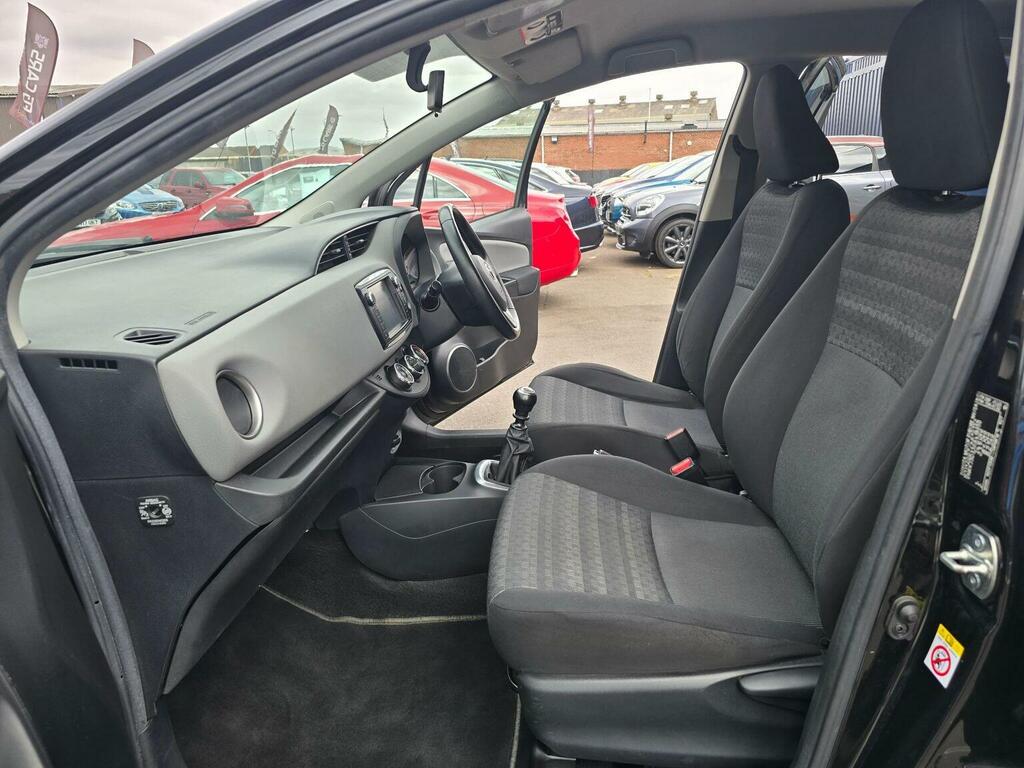 Toyota Yaris Hatchback White #20