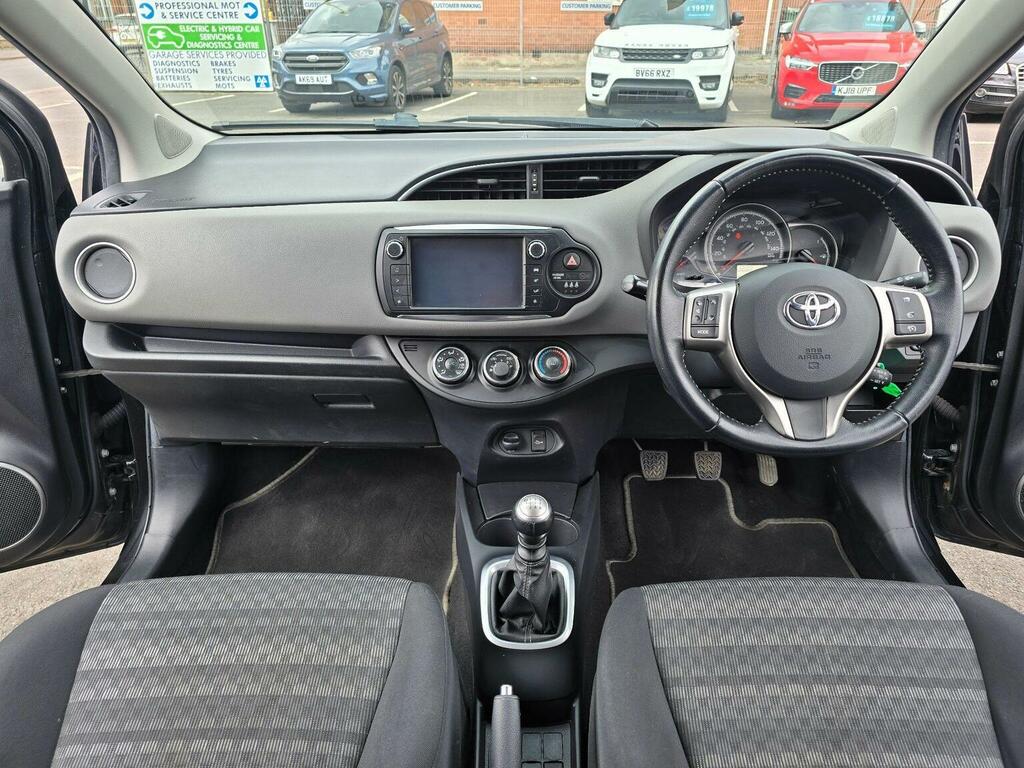 Toyota Yaris 1.33 Dual Vvt-i Icon Euro 6 Black #2