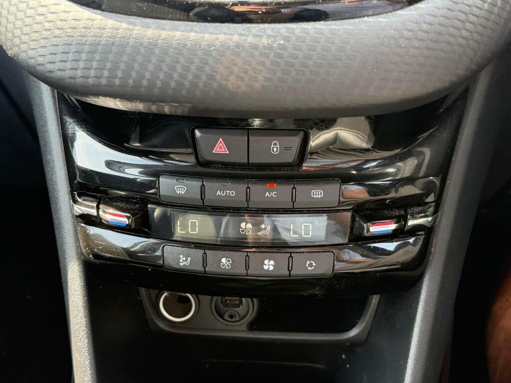 Peugeot 2008 Suv 1.2 Puretech Active 201717 White #38