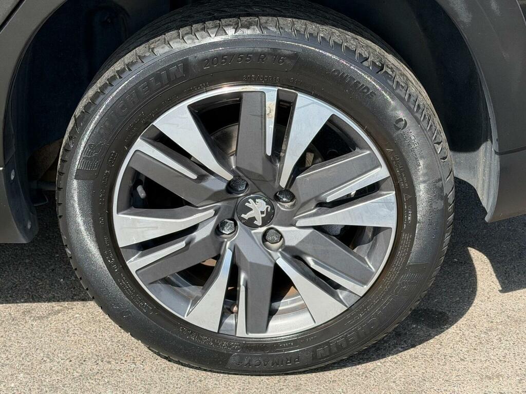 Peugeot 2008 Suv 1.2 Puretech Active 201717 White #42