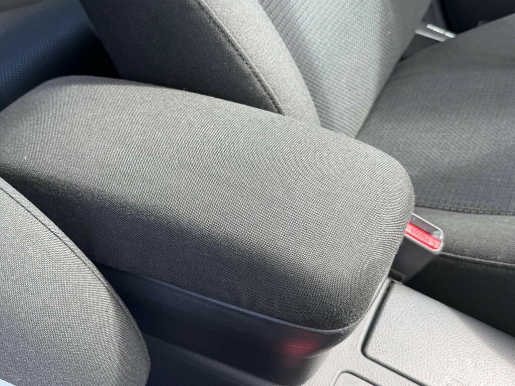 Toyota Avensis Hatchback Green #29