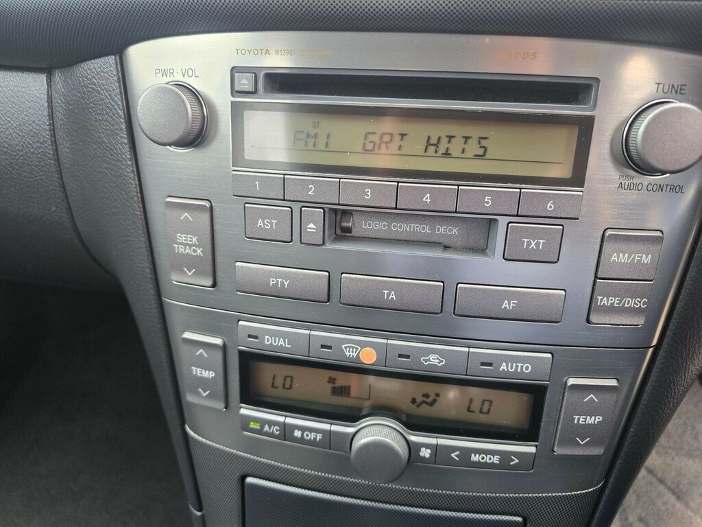 Toyota Avensis Hatchback Green #22