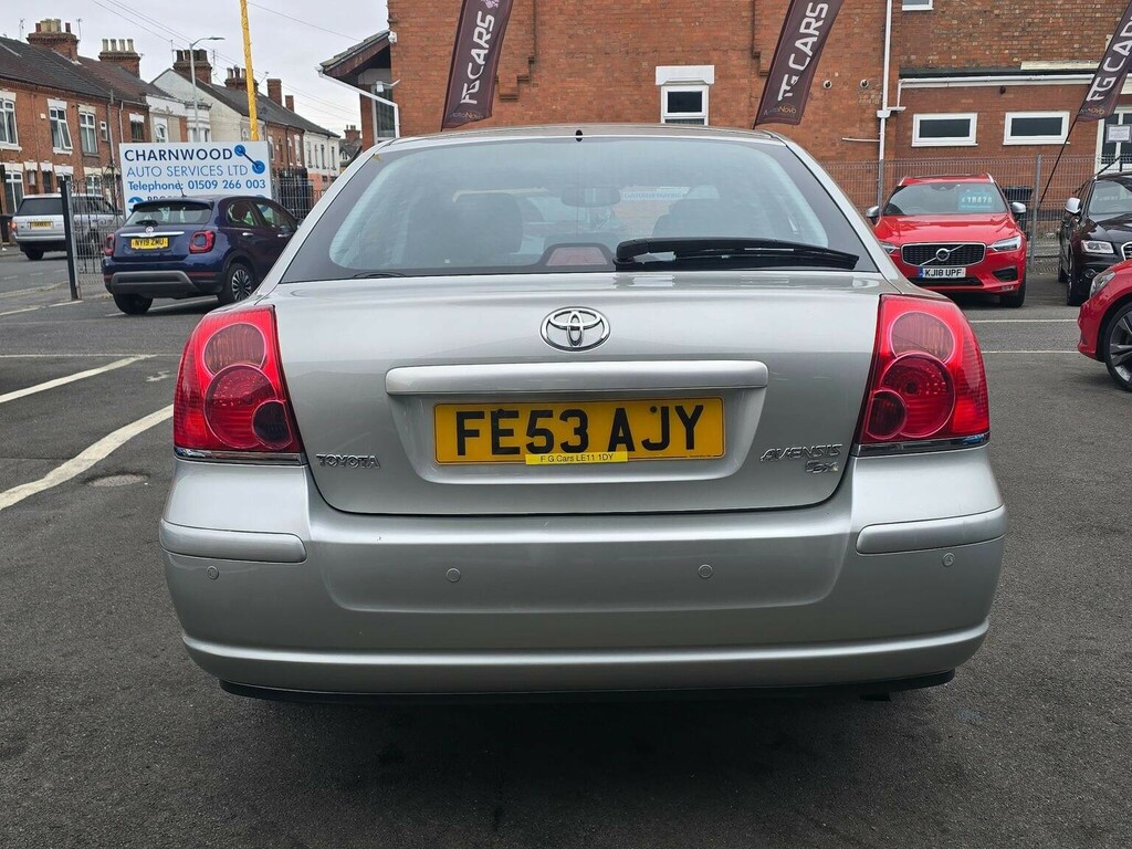 Toyota Avensis Hatchback Green #13