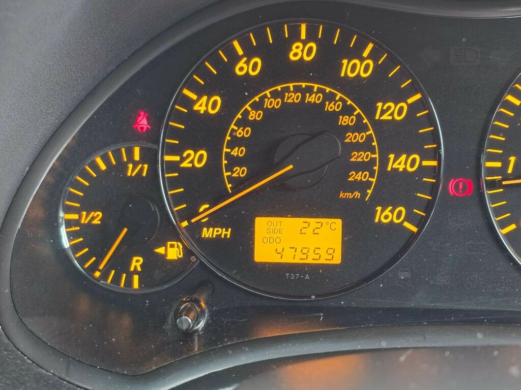 Toyota Avensis Hatchback Green #21