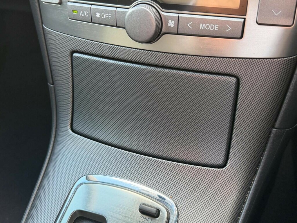 Toyota Avensis Hatchback Green #32