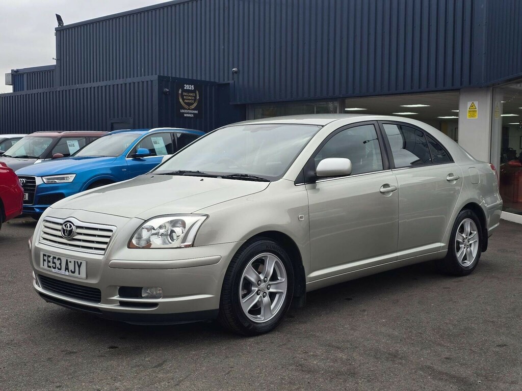 Toyota Avensis Hatchback Green #7