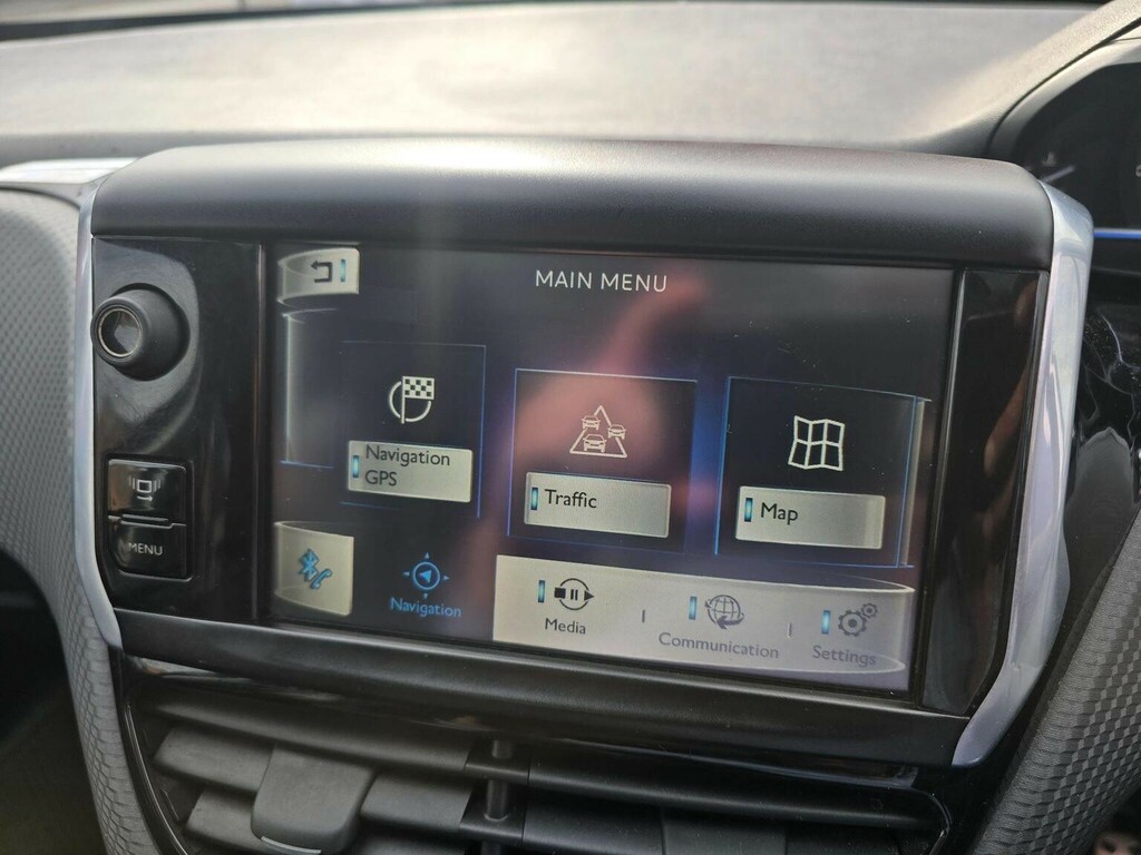 Peugeot 2008 1.2 Vti White #24