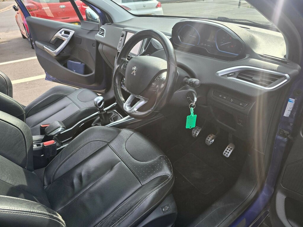 Peugeot 2008 1.2 Vti White #16