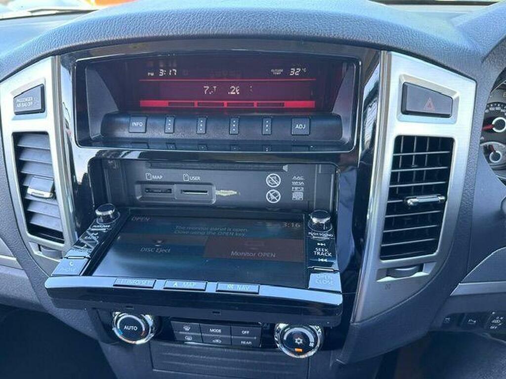 Mitsubishi Shogun 3.2 Di-d Barbarian 5 Seat Family Suv 4X4 Au Black #11