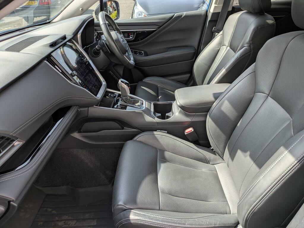 Subaru Outback 2.5L Touring Black #11