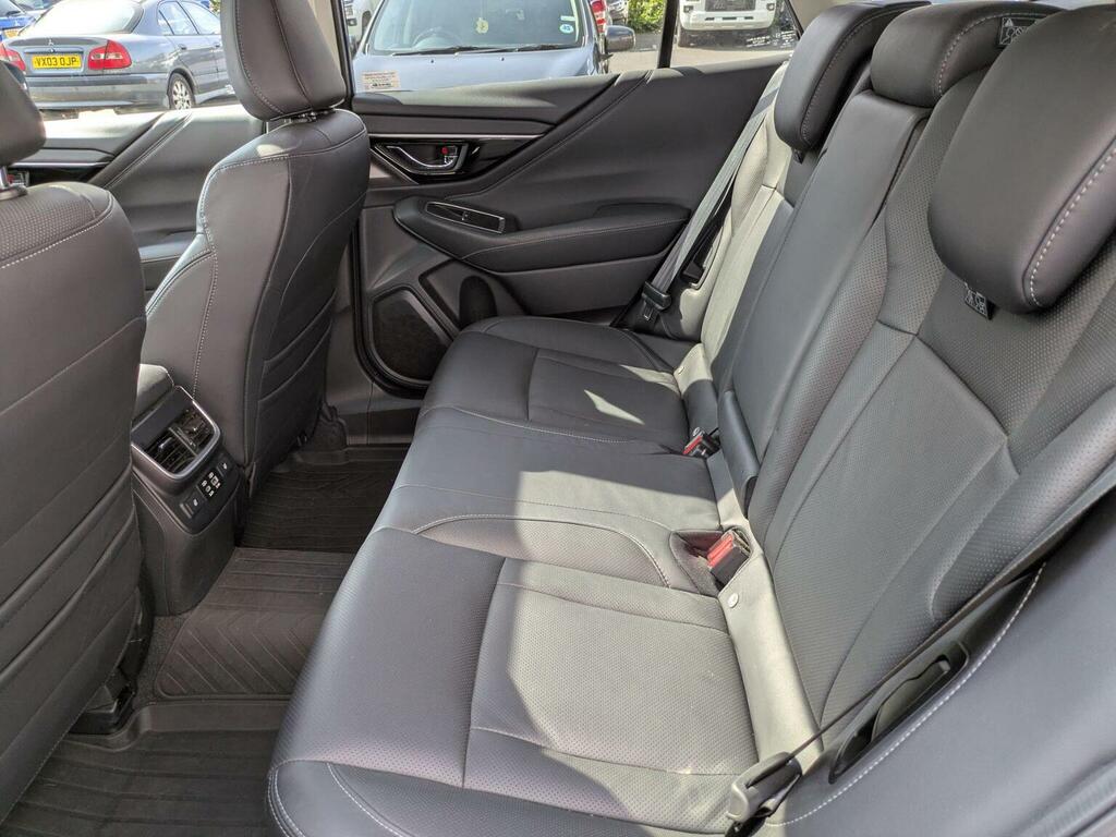 Subaru Outback 2.5L Touring Black #13