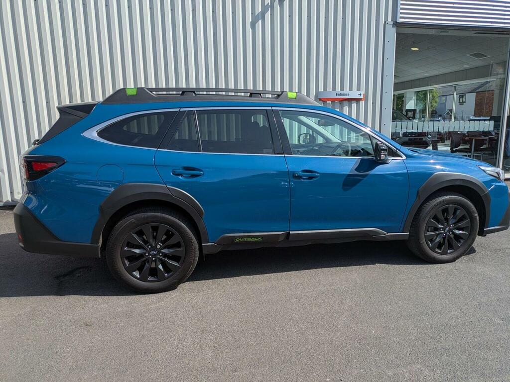 Subaru Outback 2.5L Touring Black #9