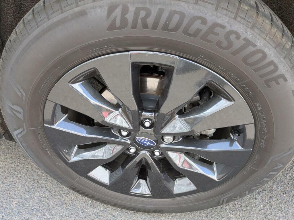 Subaru Outback 2.5L Touring Black #30
