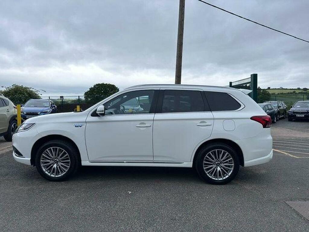 Mitsubishi Outlander 2.4H Twinmotor 13.8Kwh Dynamic Safety Cvt 4Wd Euro White