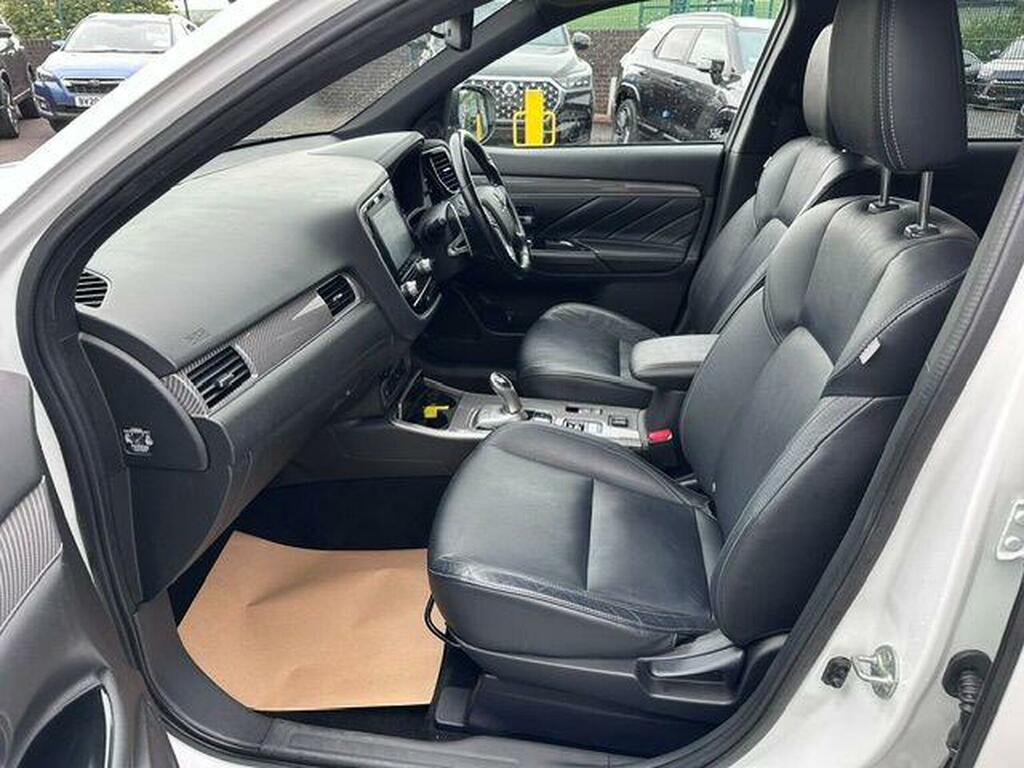 Mitsubishi Outlander 2.4H Twinmotor 13.8Kwh Dynamic Safety Cvt 4Wd Euro White #6