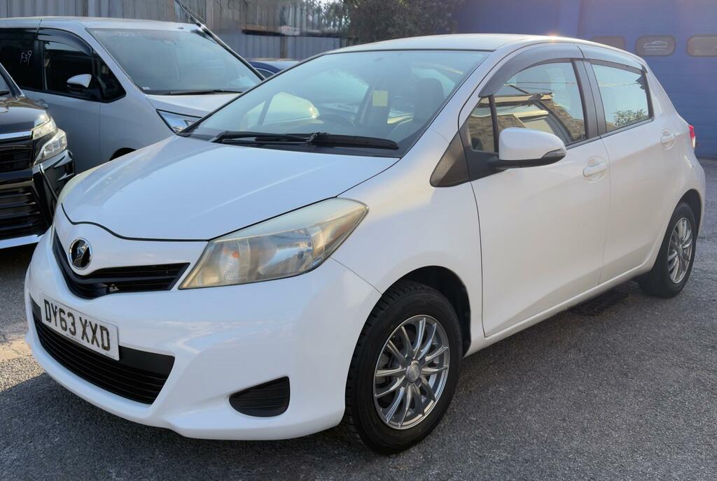 Toyota Vitz Yaris 1.0 White #3