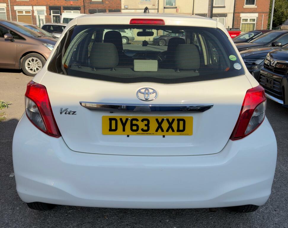 Toyota Vitz Yaris 1.0 White #6
