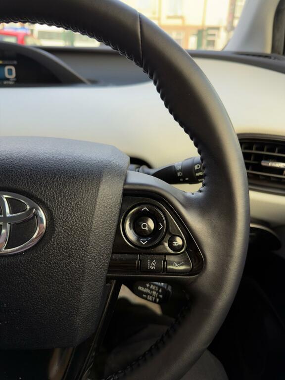 Toyota Prius 1.8L Excel White #14