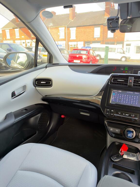 Toyota Prius 1.8L Excel White #18