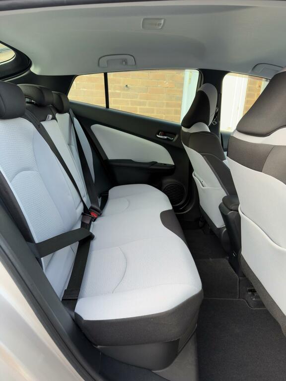 Toyota Prius 1.8L Excel White #15