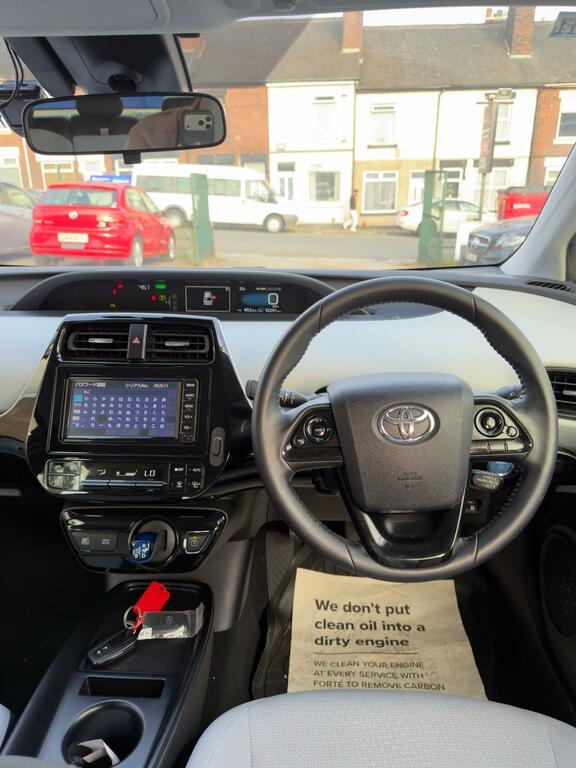 Toyota Prius 1.8L Excel White #16