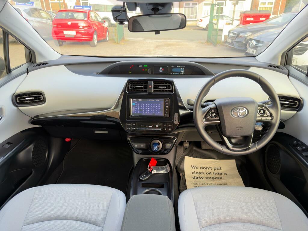 Toyota Prius 1.8L Excel White #17