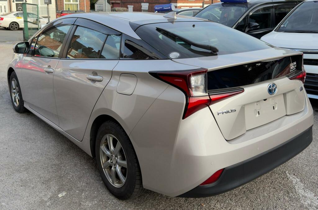 Toyota Prius 1.8L Excel White #7