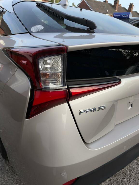 Toyota Prius 1.8L Excel White #8