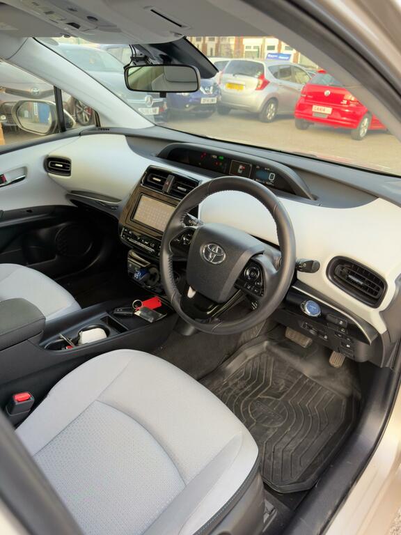 Toyota Prius 1.8L Excel White #12