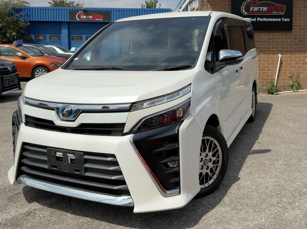 Toyota Voxy 1.8 Hybrid White