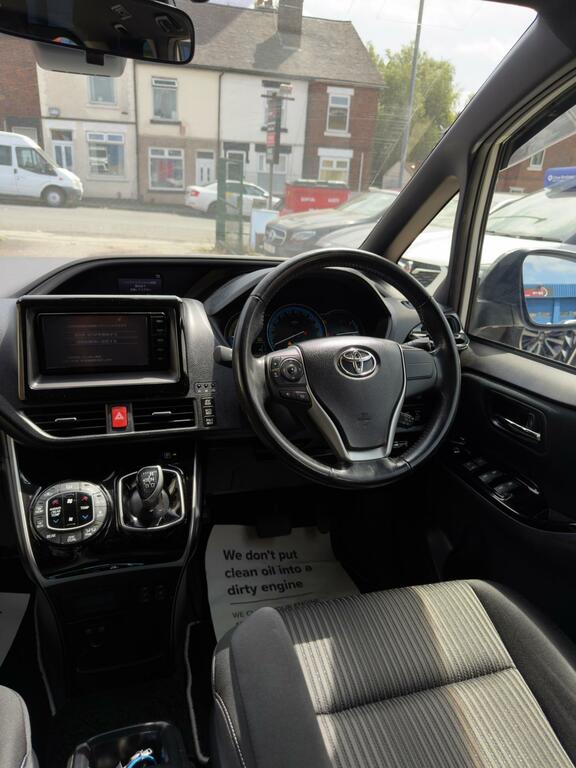 Toyota Voxy Noah Hybrid 1.8 Zwr80 Grey #14