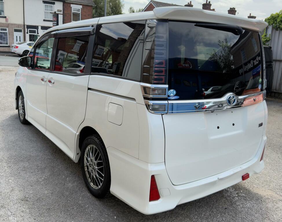 Toyota Voxy Noah Hybrid 1.8 Zwr80 Grey #7