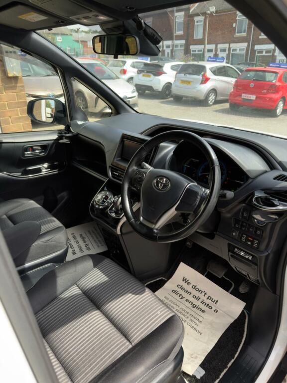 Toyota Voxy Noah Hybrid 1.8 Zwr80 Grey #10